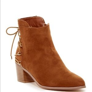 Laced brown bootie
